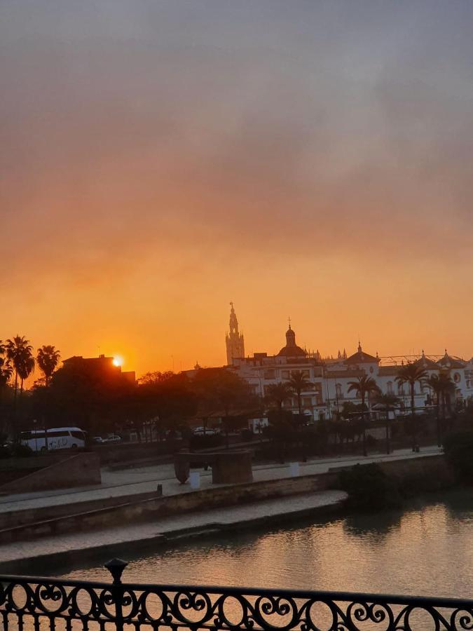 Charming House In Triana,Best City View From Patio Villa Севиля Екстериор снимка